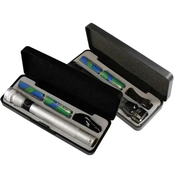 Baterijska lampa + baterije crna