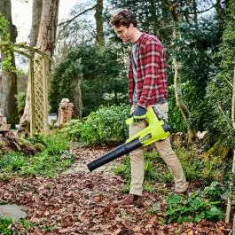 Akumulatorski duvač lišća RYOBI RY18BLA-140 sa punjačem i baterijom 4Ah (18V ONE+™)