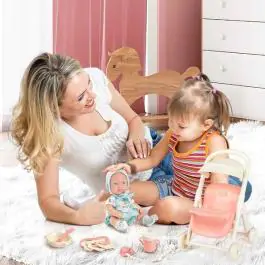 Lutka-beba u kolicima