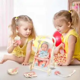 Lutka-beba u kolicima