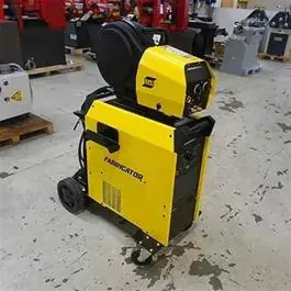 ESAB Fabricator EM401iW FEED 304W industrijski MIG/MAG i MMA aparat za zavarivanje 400A sa vodenim hlađenjem
